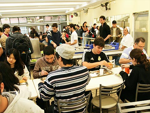 Maior reclamação dos usuários é a falta de espaço no restaurante, a ser amenizada com reforma (foto: Yuri Gonzaga)