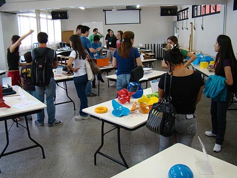 Alunos e comunidade externa visitam a exposição de 2009 (foto: IME/USP)
