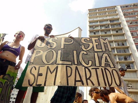 No ato no centro de São Paulo, questionamentos iam além da presença da Polícia Militar na Universidade (foto: Isadora Bertolini Labrada)
