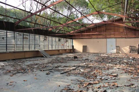 Situação atual de um dos barracões localizado atrás da FEA (foto: Meire Kusumoto)