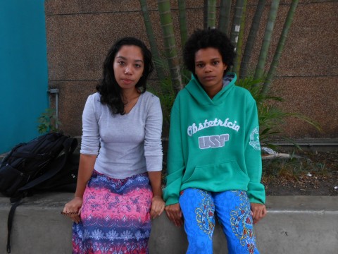 As alunas Nabila e Quezia têm dúvidas sobre o futuro de seu curso. (Foto: Rúvila Magalhães)