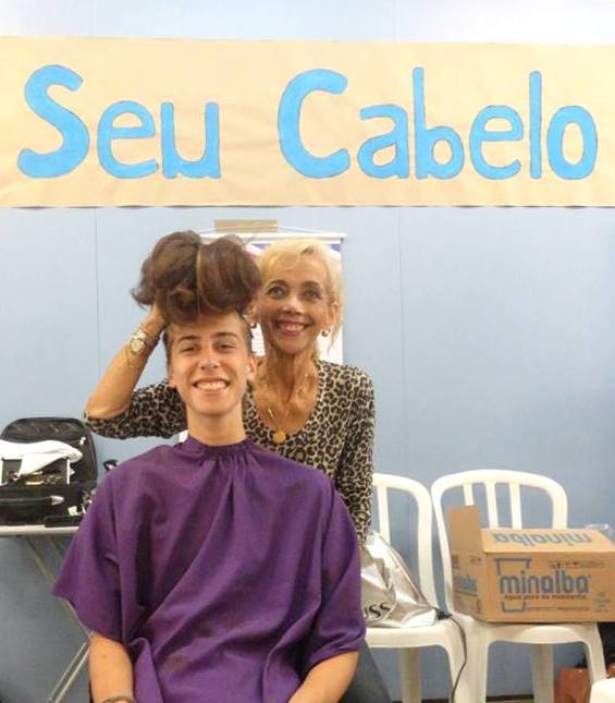 Aluno da Poli doa cabelo que será usado em peruca de pacientes com câncer (foto: Poli Social)