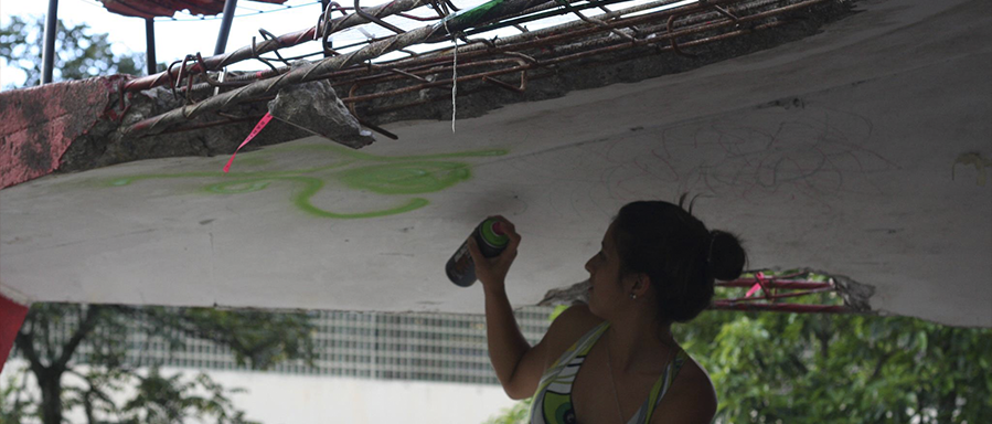 Oficina de grafite – Semana de Arte e Política em 2011 (foto: Lúcia Lima)
