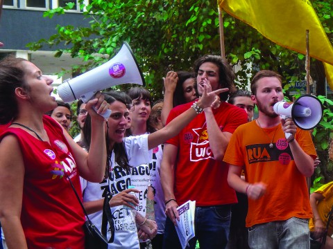 Estudantes protestam na Av. Paulista, em São Paulo. Foto: Regina Santana