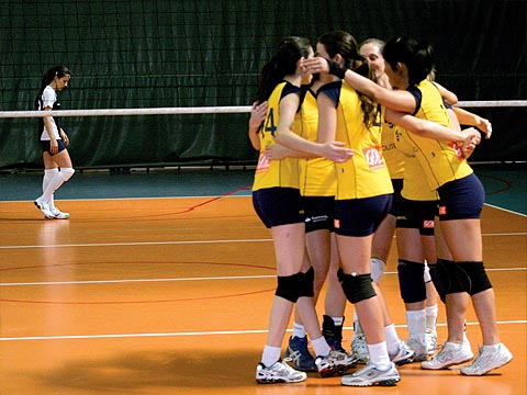 Politécnica vence EEFE no volêi feminino (foto: Yuri Gonzaga) Politécnica vence EEFE no volêi feminino; foto: Yuri Gonzaga