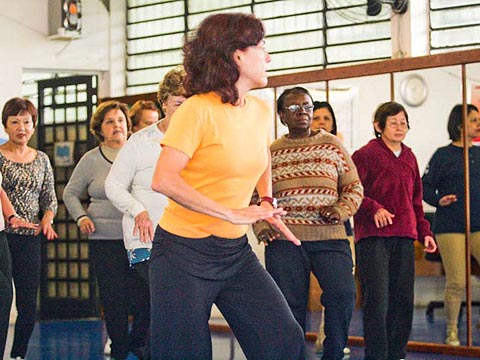 Aulas de dança para a terceira idade no campus criam ambiente de descontração (foto: Yuri Gonzaga)