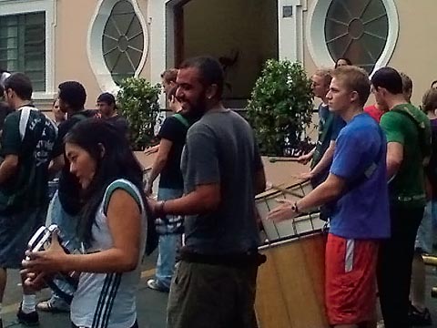 Alunos durante manifestação em frente à Coordenadoria do Campus de Ribeirão (foto: Lara Franco Zanini)