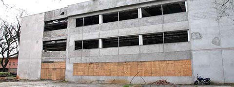 Obra abandonada na Faculdade de Educação (foto: Denise Eloy)