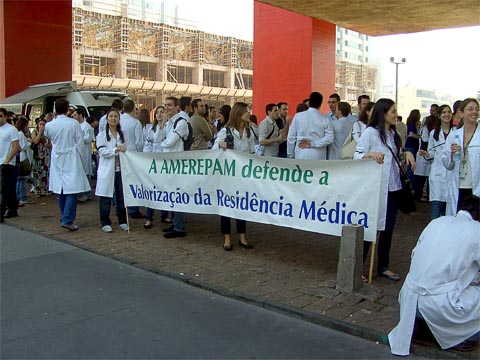 Residentes fazem manifestação no Masp no último dia 25 (foto: Raissa Pascoal)