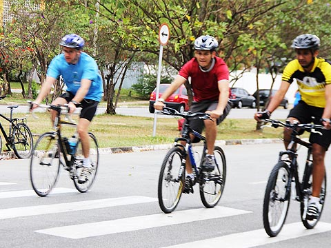 Ciclistas treinam na USP: faltam melhorias (foto: Karin Salomão)