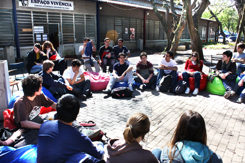 CAVC, da FEA, promoveu debate com alunos (foto: Arquivo FEA) CAVC, da FEA, promoveu debate com alunos (foto: Arquivo FEA)