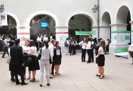 Semana do XI, da FD, espalhou cartazes com propostas de candidatos (foto: Marina Pastore)