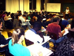 Alunos em aula de Literatura V, da professora Lilian Jacoto (foto: Alexandrino Nunes)