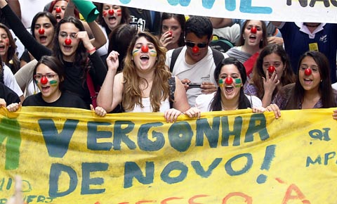 Manifestos foram realizados nas ruas das principais capitais do Brasil (foto: Tasso Marcelo/AE)