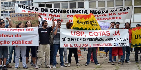 Alunos da rede pública se manifestam contra exigências do novo Inclusp para o acréscimo da nota no vestibular (foto: Marcelo Pellegrini)