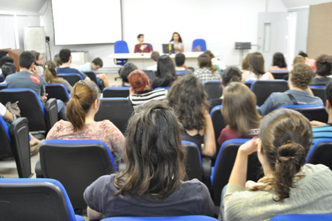 Alunos de Jornalismo e Editoração votam por greve geral (foto: Beatriz Montesanti)