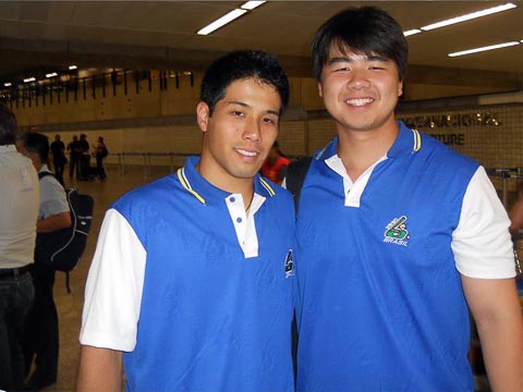 Jun Sato e Fábio Nakamura momentos antes de embarcar para a Argentina em 9 de novembro (foto: Marcelo Nakamura)