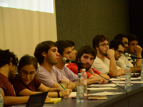 Em todos os debates, cada chapa foi representada por dois integrantes (foto: Victória Cirino)