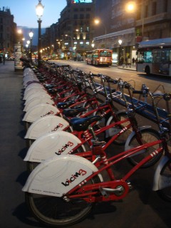 Em Barcelona, Bicing incentiva o uso de bikes (foto: Daniela Frabasile)