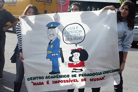 Estudantes de Pedagogia da Unicamp marcam presença no ato protesto (foto: Ravi Novaes)