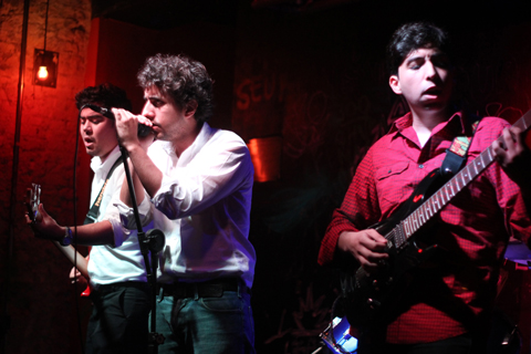 Banda The Silvas recheou o repertório de Indie Rock (foto: Raphael Martins)