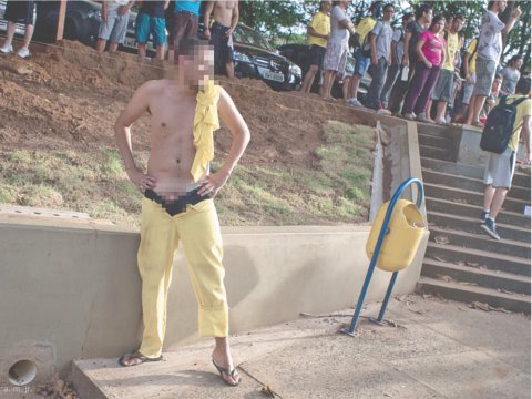 Envolvidos na agressão poderão ser penalizados com até um ano de prisão (Foto: Divulgação / Frente Feminista de São Carlos) Envolvidos na agressão poderão ser penalizados com até um ano de prisão (Foto: Divulgação / Frente Feminista de São Carlos)