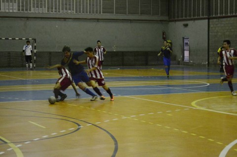 Em partida da Copa USP, Farmácia vence Física em partida que ganhou emoção no segundo tempo. Foto: Gabriely Araujo.