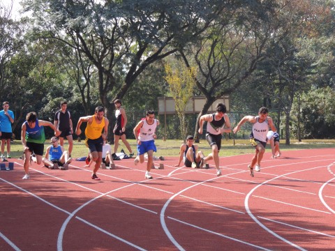 Pista de atletismo já está apta para uso dos atletas (Foto: Paula Peres)