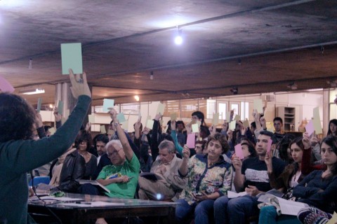 Aulas estão acontecendo em área alternativas, como o piso do museu - considerado um espaço de livre produção estudantil e administrado pelos estudantes - e o piso caramelo. (Foto: Luiza Fernandes)