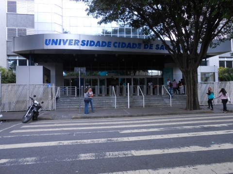 Fachada do prédio alfa, onde os alunos da EACH estão tendo aulas. (Foto: Rúvila Magalhães)