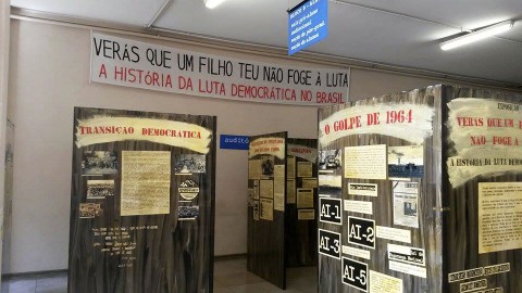 Exposição na Faculdade de Educação aborda influência estudantil nos movimentos sociais do país desde 1964 Exposição na Faculdade de Educação aborda influência estudantil nos movimentos sociais do país desde 1964