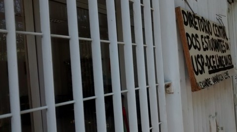 Próximo à sede do DCE, poucos alunos sabiam da mudança no calendário eleitoral (Foto: Dimitrius Pulvirenti)