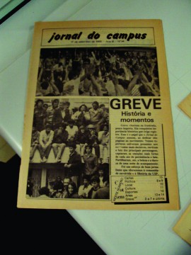 Antigo Jornal do Campus noticia greve (Foto: Dimitria Coutinho)