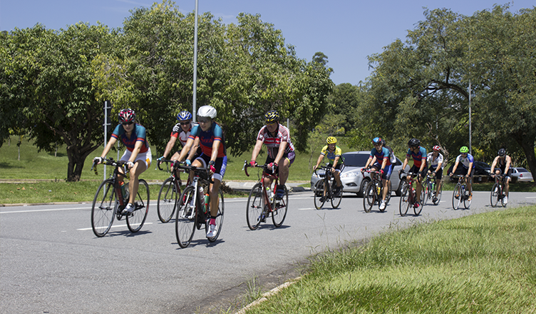 Ciclistas representam um grupo numeroso de praticantes de esportes (foto: Gabriela Sarmento)