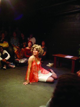 Jany faz teatro desde 2006 (foto: acervo pessoal)