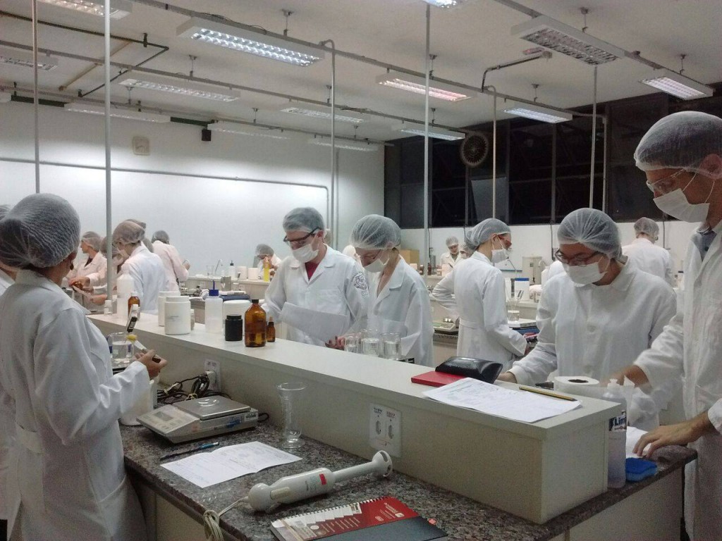 Pesquisas sobre cosméticos ainda carecem de apoio industrial (Arquivo pessoal/Maria Velasco)