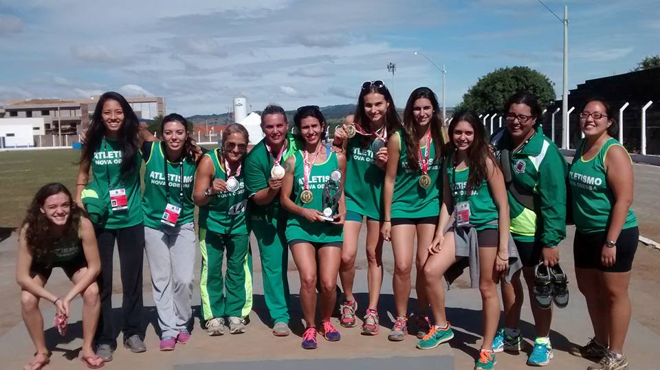 Atletas da seleção USP de atletismo representando Nova Odessa, nos Regionais de 2015 (Arquivo Seleção USP)