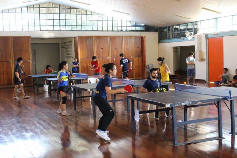 Competidores do tênis de mesa. Foto: Facebook LAAUSP