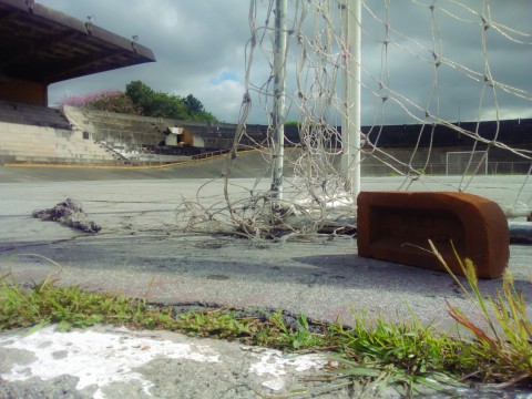 Mesmo com promessas de recuperação, velódromo do Cepeusp continua com estrutura antiga e degradada. Foto: Álvaro Logullo Neto