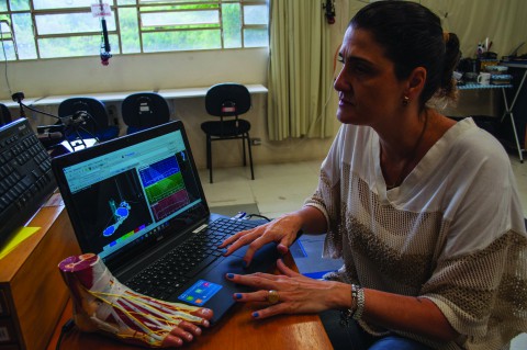 Coordenadora do Laboratório de Biomecânica do Movimento e Postura Humana (LaBiMPH), Isabel Sacco, que recebeu homenagem do CNPq por sua trajetória acadêmica.