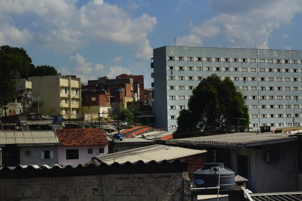 Habitação popular contruída no morro do Tiro ao Pombo. Região carece de serviços básicos de qualidade. Foto: Caio Nascimento