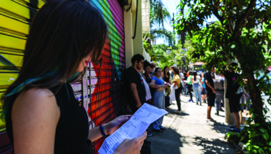 Estudante aguarda para fazer a prova do Enem. Este ano, 3,9 milhões de pessoas se inscreveram para o Exame na expectativa de pleitear uma vaga no ensino superior